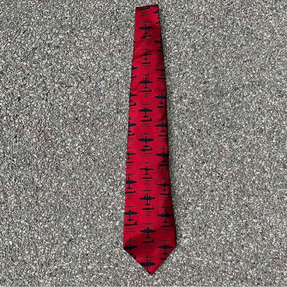 VINTAGE JOSH BACH WW2 U.S MILITARY AIRCRAFT Bomber MEN’s RED SILK TIE